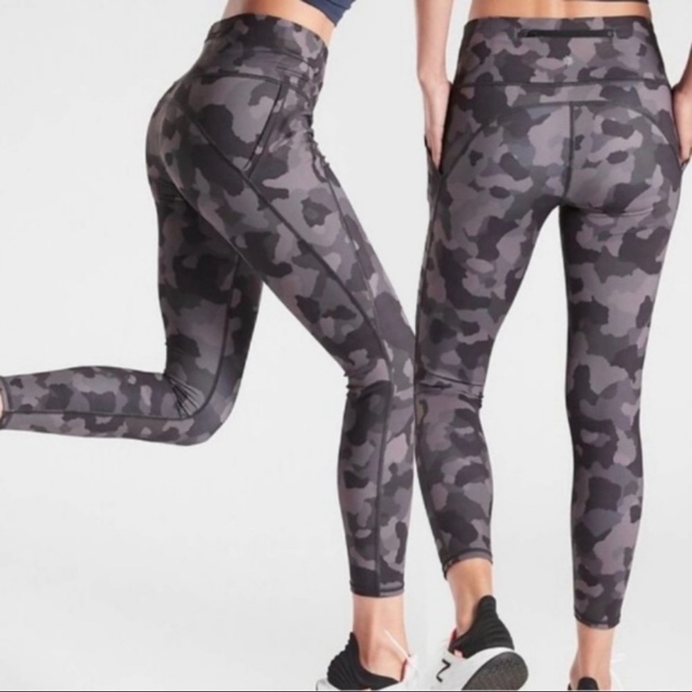Athleta Lightning Camo 7/8 Tight XS